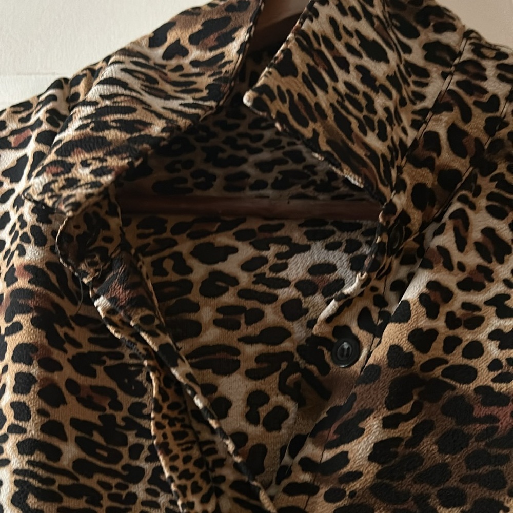 Animal print adjustable waist
Blouse - Picture 6 of 6